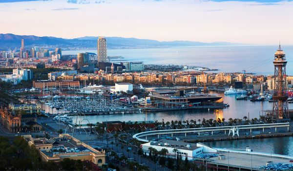 puerto de barcelona y centro comercial